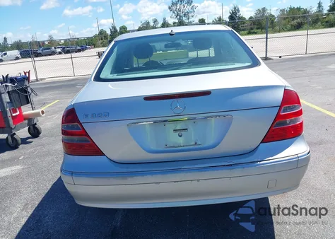 2005 Mercedes-Benz E 320 z USA, uszkodzony, nr VIN WDBUF65J55A667232